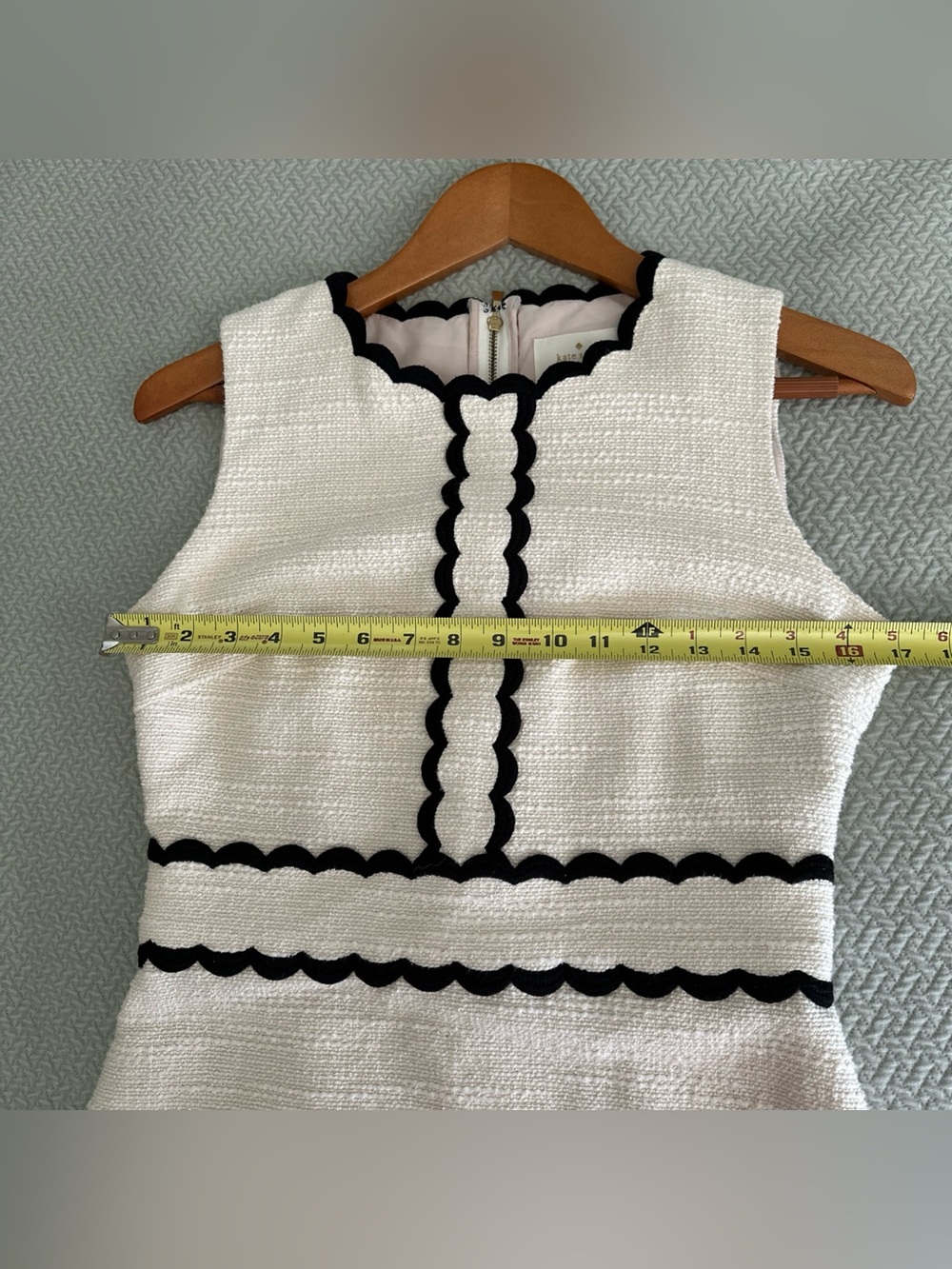Kate Spade New York Cream
Black Scallop Trim Tweed A-Line
Dress Size 4 EUC - Picture 6 of 16